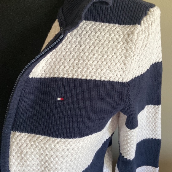 Tommy Hilfiger blue and white hoodie with pockets! Women’s size Medium.  EUC! - Picture 9 of 11